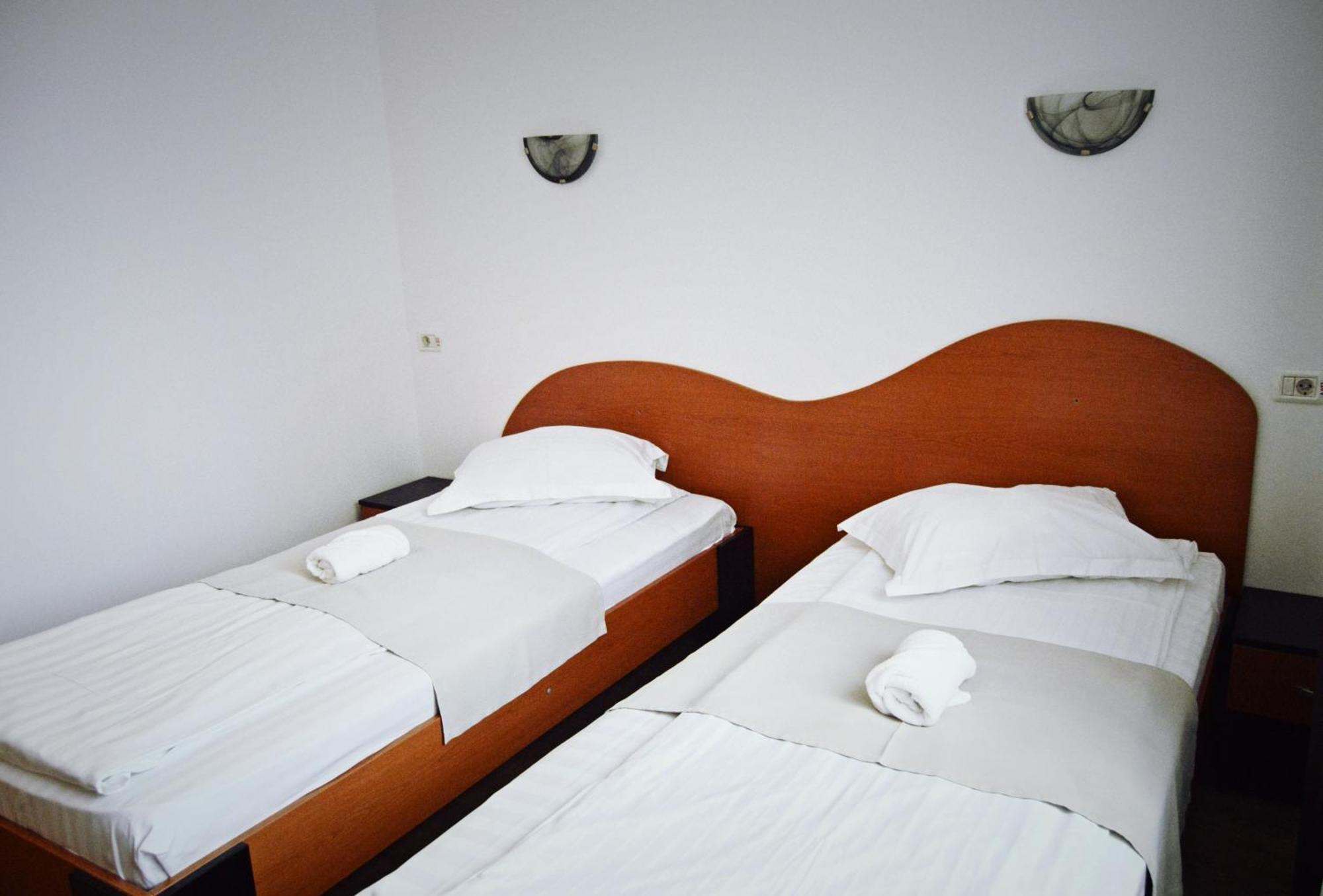 Pension Delia Gardens Timisoara Ngoại thất bức ảnh