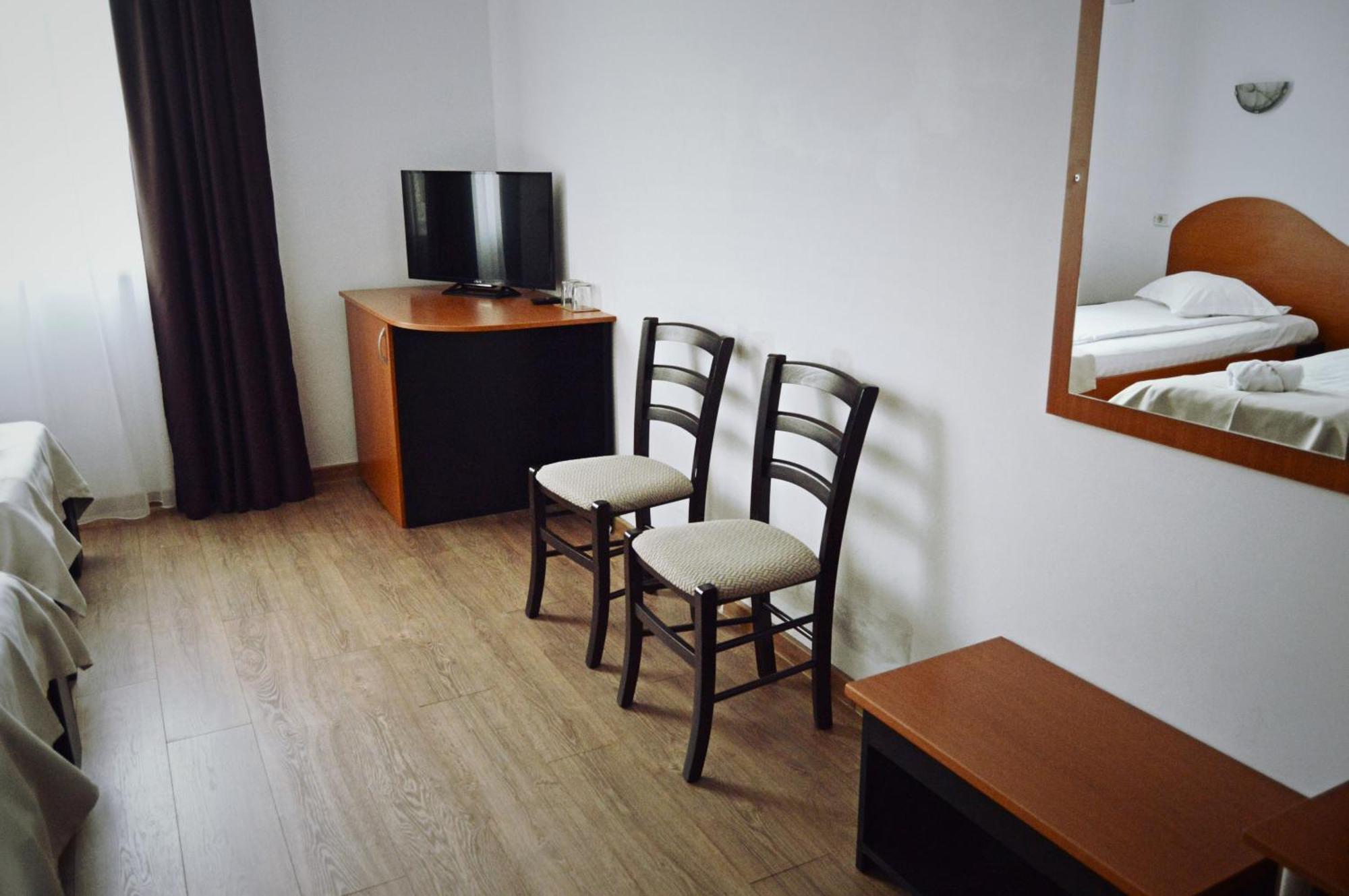 Pension Delia Gardens Timisoara Ngoại thất bức ảnh