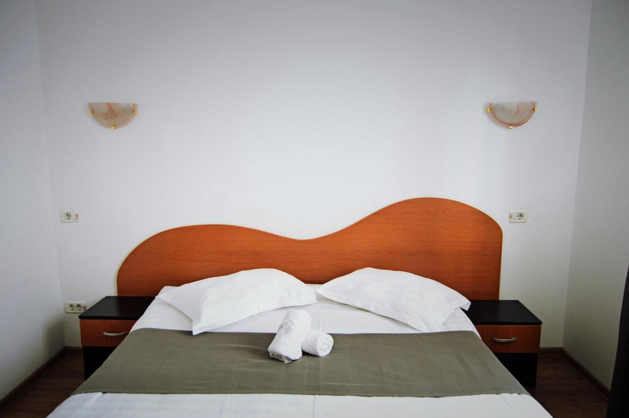 Pension Delia Gardens Timisoara Ngoại thất bức ảnh