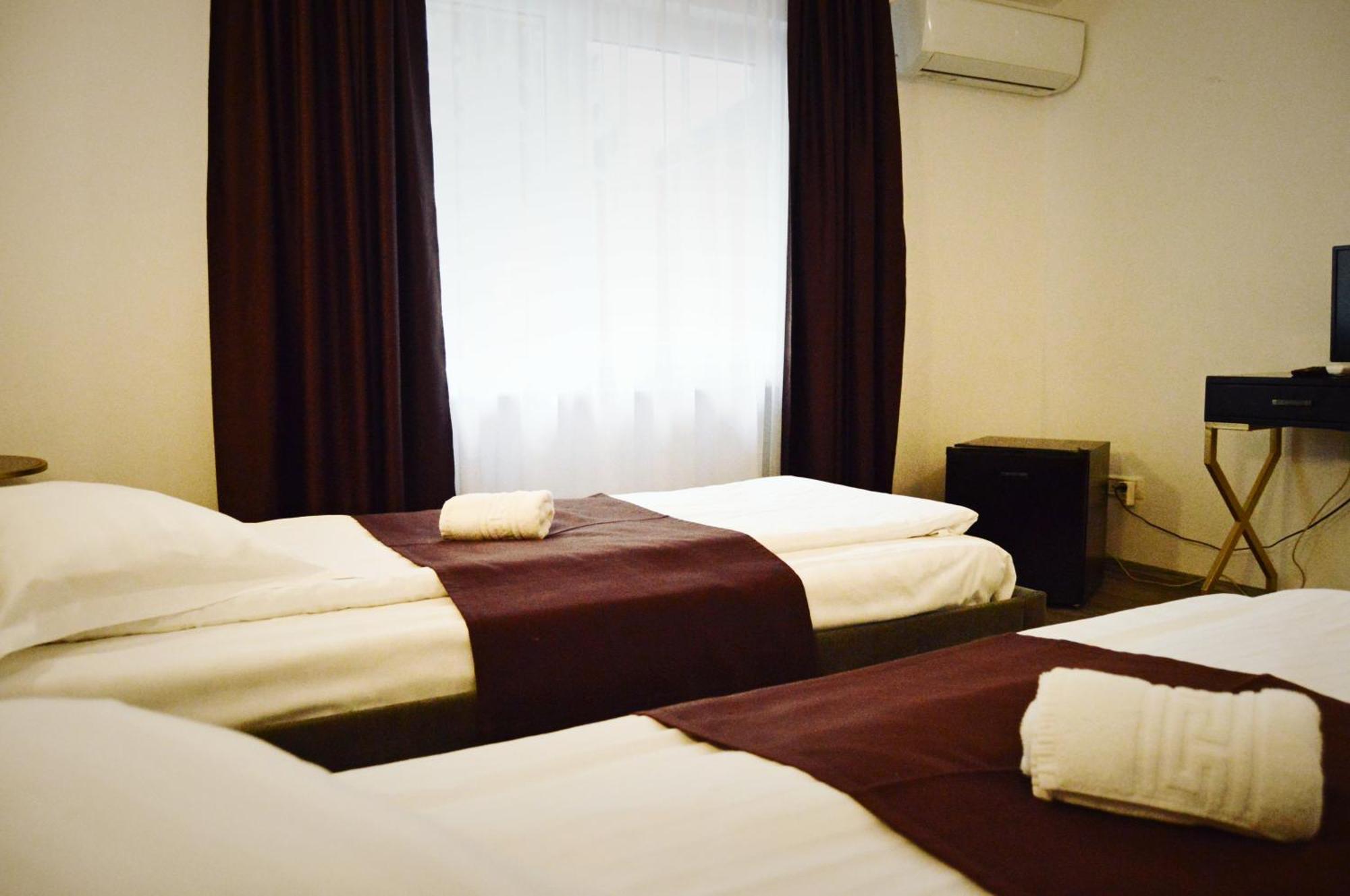 Pension Delia Gardens Timisoara Ngoại thất bức ảnh
