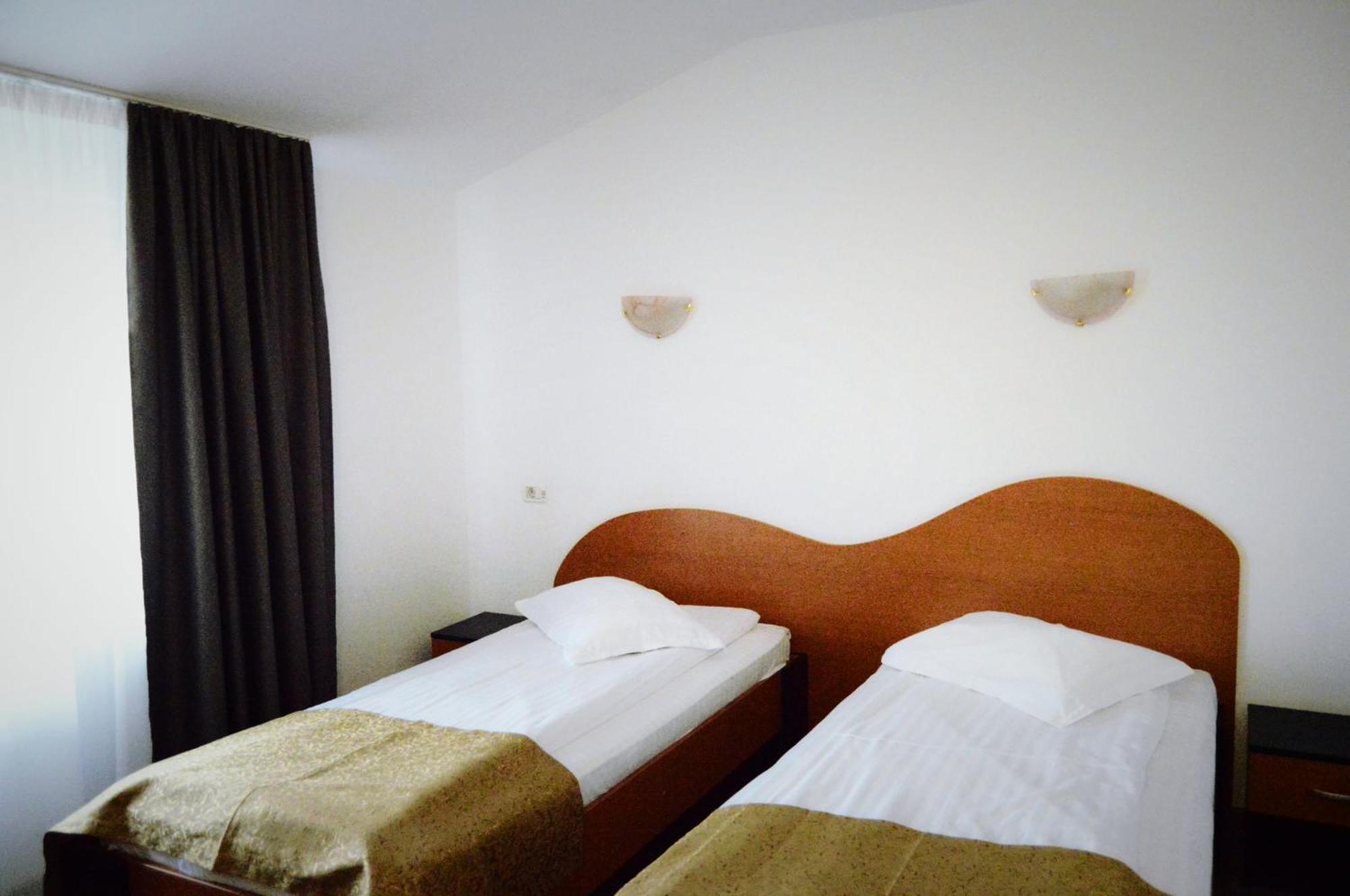 Pension Delia Gardens Timisoara Ngoại thất bức ảnh