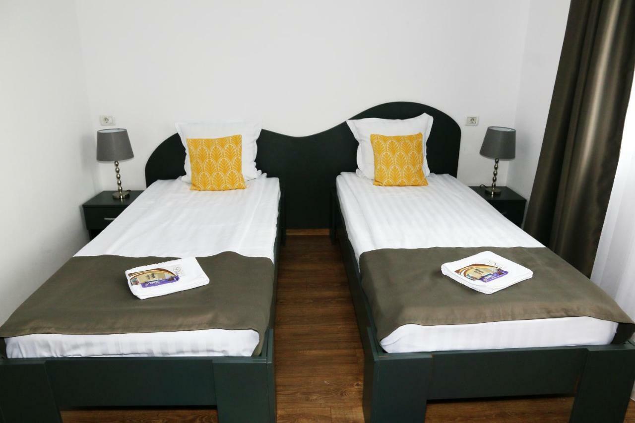 Pension Delia Gardens Timisoara Ngoại thất bức ảnh
