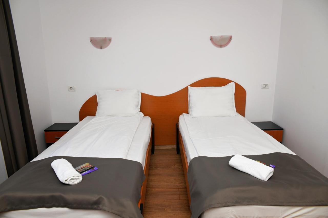 Pension Delia Gardens Timisoara Ngoại thất bức ảnh